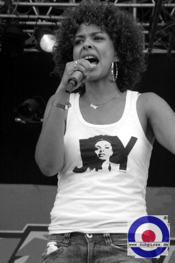 Joy Denalane (D) 21. Summer Jam, Fuehlinger See Koeln - Red Stage 16. Juli 2006 (3).jpg